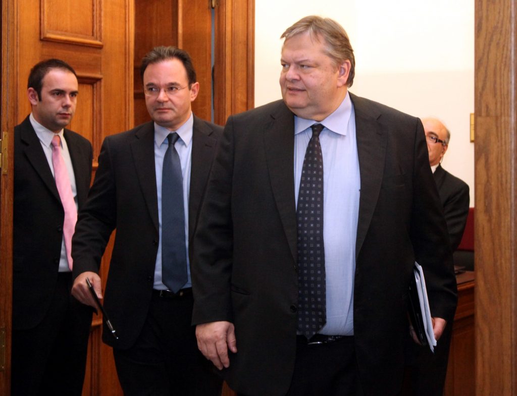 Αλληλο-κατηγορίες με θεατή Σαμαρά - Media