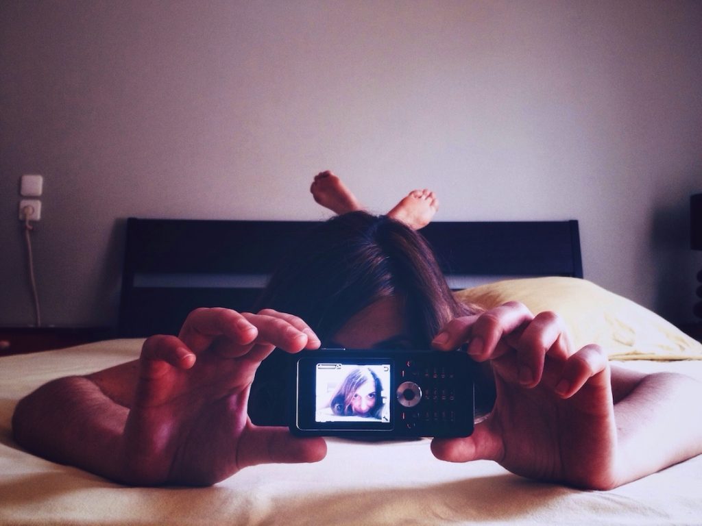 Πόσο άρρωστο είναι να βγάζεις selfies; - Media
