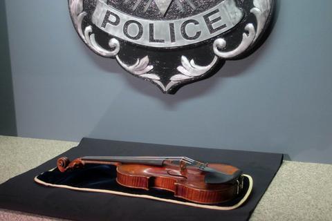 ΗΠΑ: Βρήκαν σε σοφίτα βιολί αξίας 5 εκατ. δολαρίων! - Media