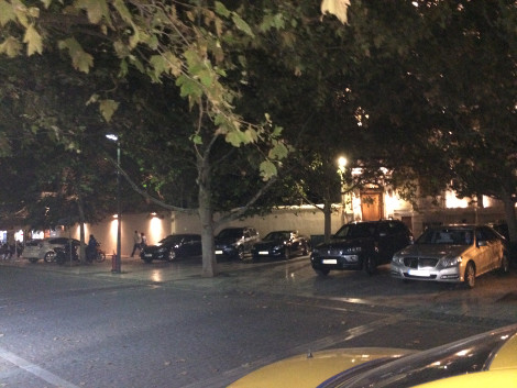 «Ισονομία» στην Αθήνα: Οι λιμουζίνες στον πεζόδρομο και η διερχόμενη μοτοσικλέτα παίρνει «κλήση»
 - Media