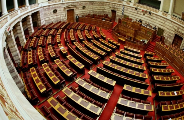 Μειώθηκαν πάνω από 50% οι βουλευτικές συντάξεις, απαντά το υπ. Οικονομικών - Media