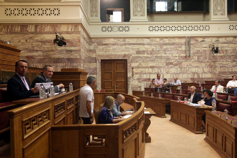 Βολές πανταχόθεν κατά του πολυνομοσχεδίου που υπερψηφίστηκε στην Επιτροπή - Media