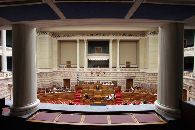 Βγήκαν… μαχαίρια στη Βουλή για το «λεφτά υπάρχουν» - Media