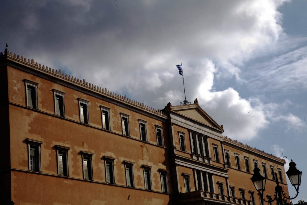 Με οριακή πλειοψηφία ψηφίστηκε το πολυνομοσχέδιο - Διαγράφηκε ο Ν. Κακλαμάνης - Media