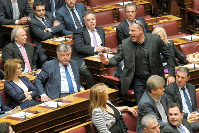 Τι λέει ο Πύρρος Δήμας για το επεισόδιο με τους χρυσαυγίτες στη Βουλή - Media