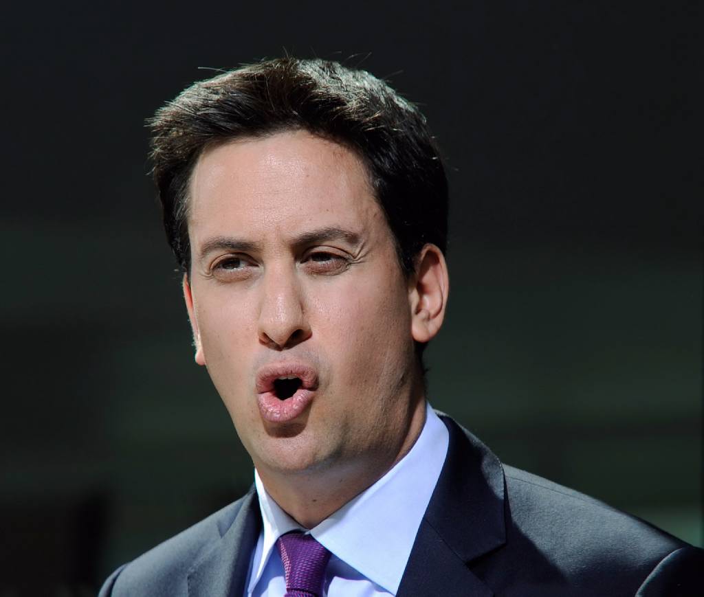 Επιτέθηκε με αυγά στον αρχηγό των Βρετανών Εργατικών - Media