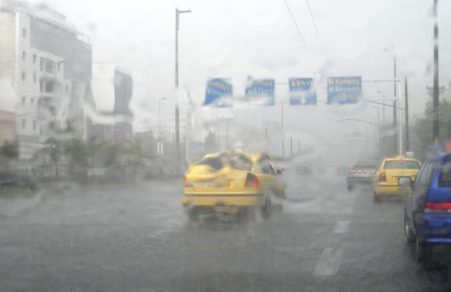Έντονα προβλήματα εξαιτίας της σφοδρής βροχόπτωσης στην Αθήνα (Photos-video) - Media