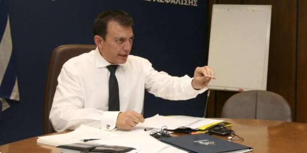 Τέσσερις γάμοι και μία κηδεία, 250 ευρώ! - Media