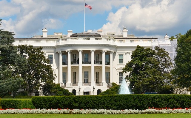 Έλληνες πρωθυπουργοί στον Λευκό Οίκο: Το ευρώ του Σημίτη στον Μπους, το νεύμα του πλανητάρχη στην Μπακογιάννη, ο Καραμανλής και ο JFK [εικόνες]

 
 - Media