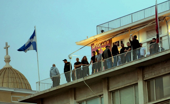 Προκλητικοί οι χρυσαυγίτες στην εκδήλωση του ΣΥΡΙΖΑ στον Πειραιά - Media