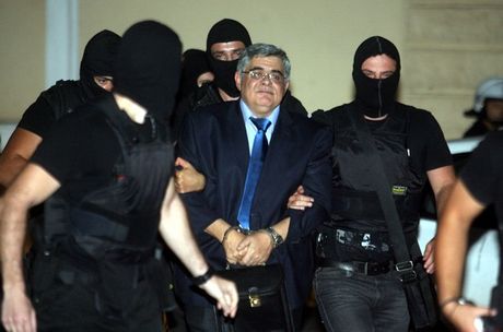 Γιατί θεριεύει τη Χρυσή Αυγή η Συγγρού; - Media