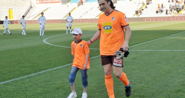 Μάζεψε χρήματα για κοριτσάκι με καρκίνο και τα… «κούρεψε» η τρόικα! - Media