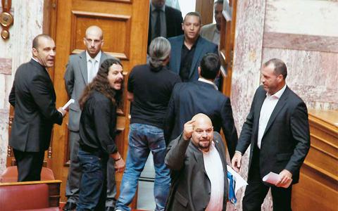 «Ναι» στην άρση ασυλίας για Κουκούτση-Να μην αρθεί η ασυλία του ζητά ο Μπούκουρας - Media