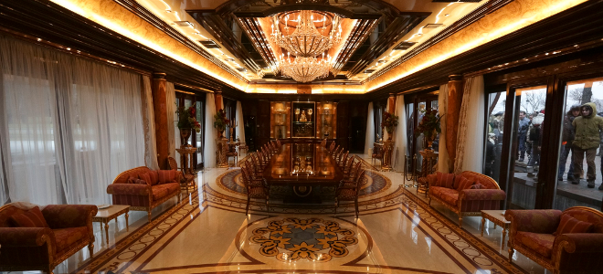 Συγκλονιστικό ρεπορτάζ του BBC στο παλάτι του Γιανουκόβιτς (Video)
 - Media