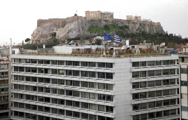 Νέα επώδυνα μέτρα και νέο Μνημόνιο για να κλείσει η συμφωνία με την τρόικα - Media