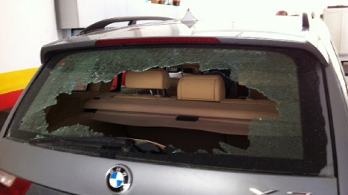 «Γάζωσαν» το αμάξι καθηγητή πανεπιστημίου στην Κρήτη - Media