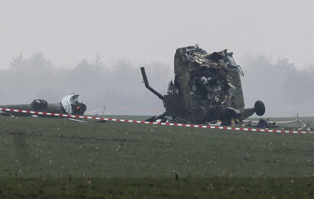 Τραγωδία στη Σερβία: Στρατιωτικό ελικόπτερο που μετέφερε άρρωστο βρέφος κατέπεσε σκοτώνοντας 7 άτομα (photos) - Media