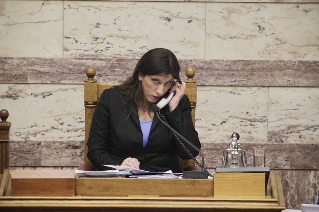 «Μαλλιά κουβάρια» Κωνσταντοπούλου και Γρηγοράκος στη Βουλή: «Να τη χαίρεστε, επευφημήστε την» - «Ήσασταν παράνομος αντιπρόεδρος» - Media