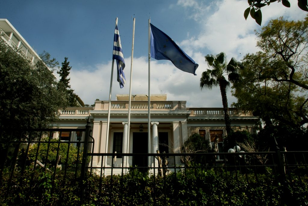 Καθησυχαστική η κυβέρνηση για μισθούς και συντάξεις – Στήριξη σε Βαρουφάκη - Media