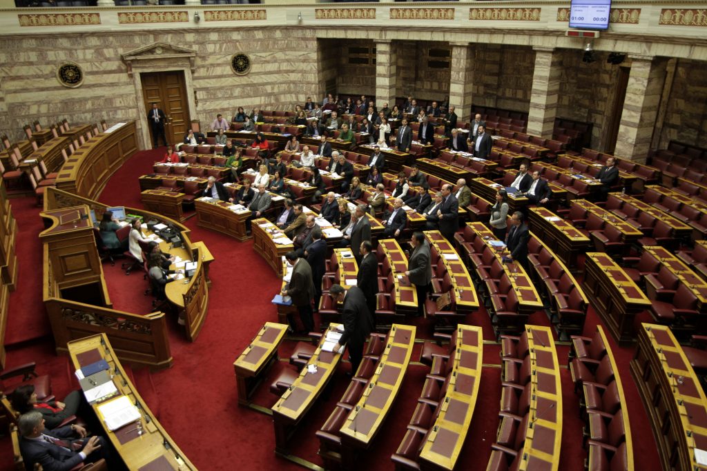 Βουλή: Ψηφίστηκε επί της αρχής το νομοσχέδιο για τις 100 δόσεις - Media