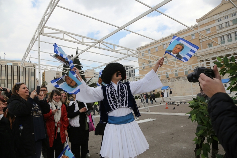Γυρίσματα της Ελληνοφρένειας στο Σύνταγμα – Ο Τσολιάς σε εορταστικό κλίμα (Photos/ Video) - Media Gallery 5