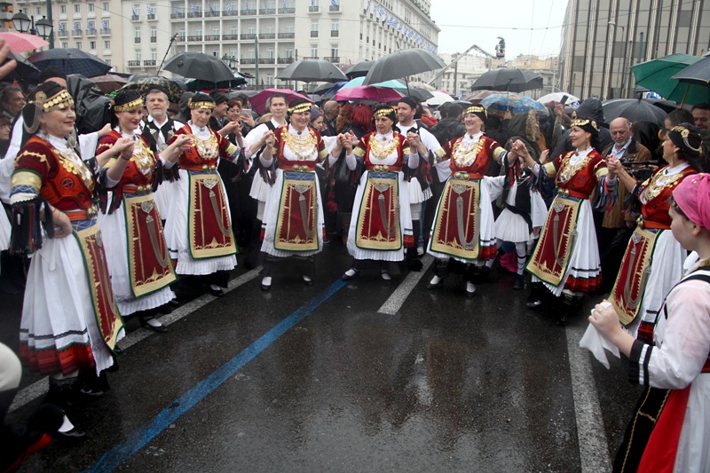 Μουσική αφιέρωση Δούρου μέσω Twitter στους επικριτές της (Video) - Media