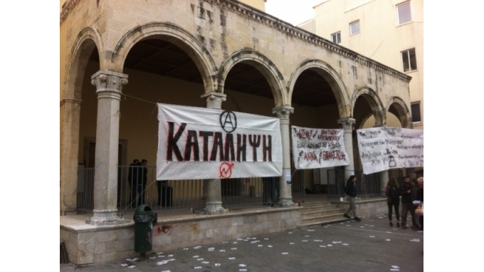Ηράκλειο: Κατάληψη της Βασιλικής του Αγίου Μάρκου από αντιεξουσιαστές - Media