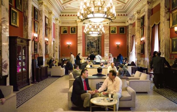 Εσείς τι θα τρώγατε από το σημερινό (εντυπωσιακό) μενού της Βουλής; (photo) - Media