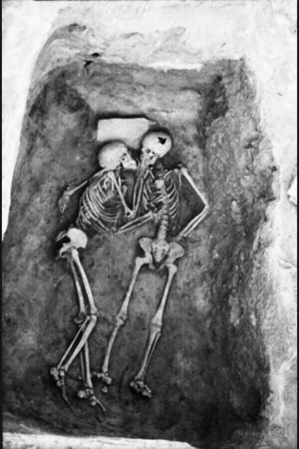 Ένα φιλί 2.800 ετών (photo) - Media