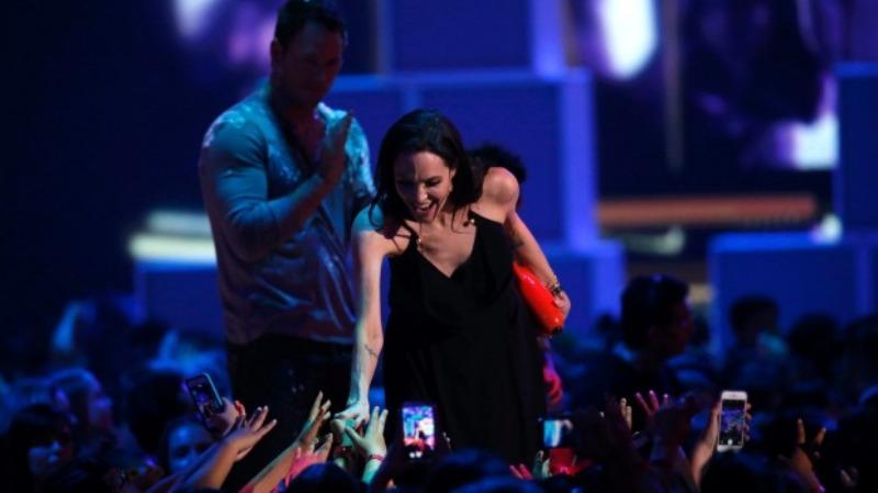 Η Αντζελίνα Τζολί από τη Ναμίμπια για το Harper