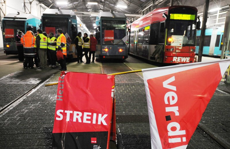 Οι Γερμανοί εργαζόμενοι απεργούν διεκδικώντας αυξήσεις - Media