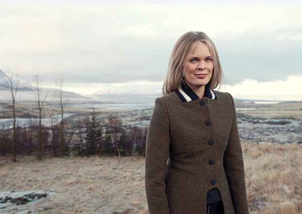 Βουλευτής της Ισλανδίας δείχνει το στήθος της στο διαδίκτυο! (Photos) - Media