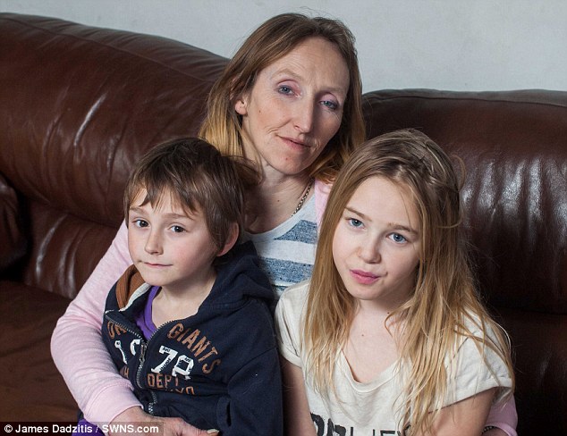 Βρετανία: « Άφηνε τα παιδιά της να κάνουν κοπάνα και καταδικάστηκε σε 6 μήνες φυλακή» - Media