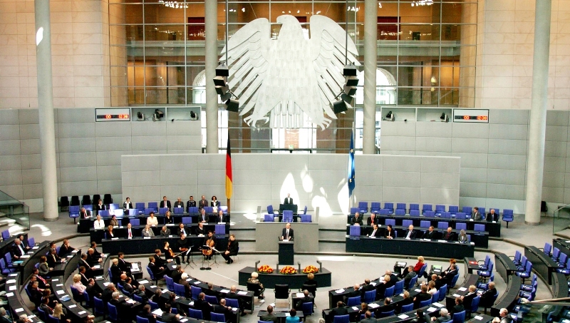 Παραλίγο ανταρσία στο κόμμα της Μέρκελ για την Ελλάδα - Media