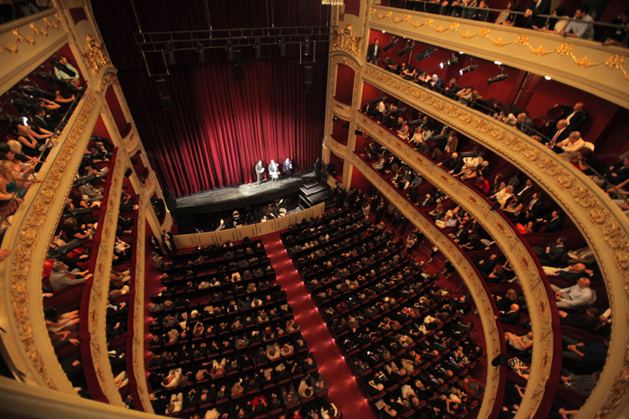 Το Δημοτικό Θέατρο Πειραιά ανακοίνωσε το πολυσυλλεκτικό πρόγραμμά του για τη θεατρική περίοδο 2015 - 2016 - Media