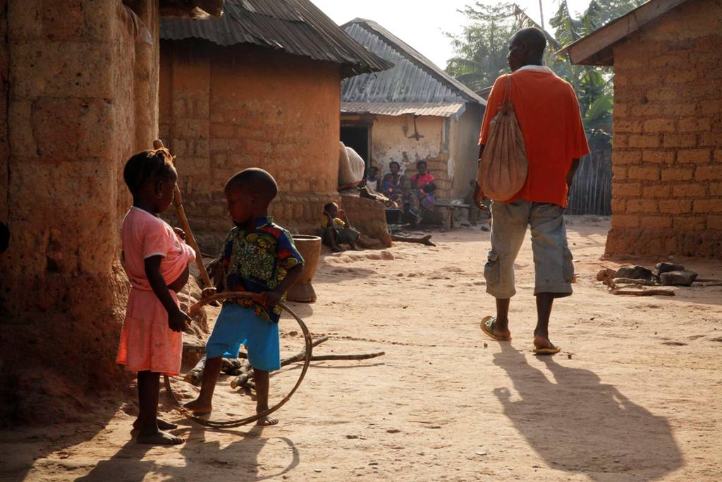 Πιο θανατηφόρος στα μικρά παιδιά ο Έμπολα - Media