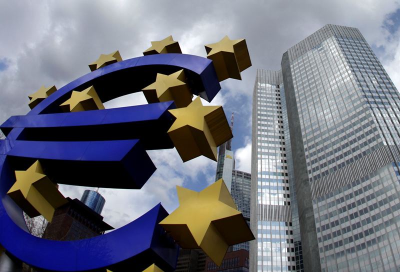 Bloomberg: Διαμάχη στην ΕΚΤ για την Ελλάδα - Media