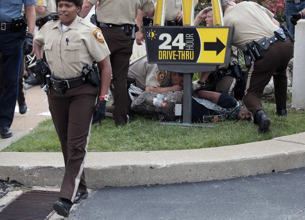 ΗΠΑ: Δεσμεύσεις υπ. Δικαιοσύνης για «ξήλωμα» της ρατσιστικής αστυνομίας του Φέργκιουσον - Media
