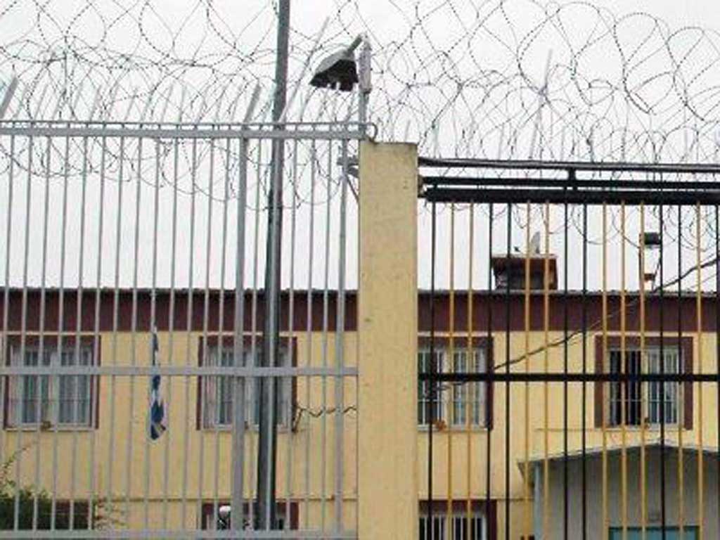 Κρατούμενος έχασε τη ζωή του και ένας ακόμα τραυματίστηκε σε συμπλοκή στις φυλακές Λάρισας - Media