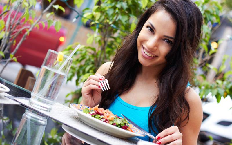 Τι πρέπει να τρώμε για να καταπολεμήσουμε τη γήρανση; - Media