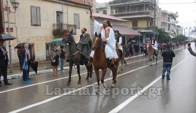Λαμία: O Γκλέτσος στην παρέλαση των Σαρακατσαναίων!(Photos+Video) - Media