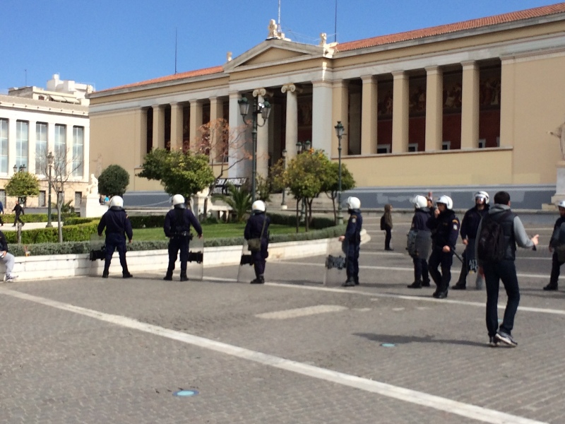 Σε κλοιό ΜΑΤ η πρυτανεία - Media