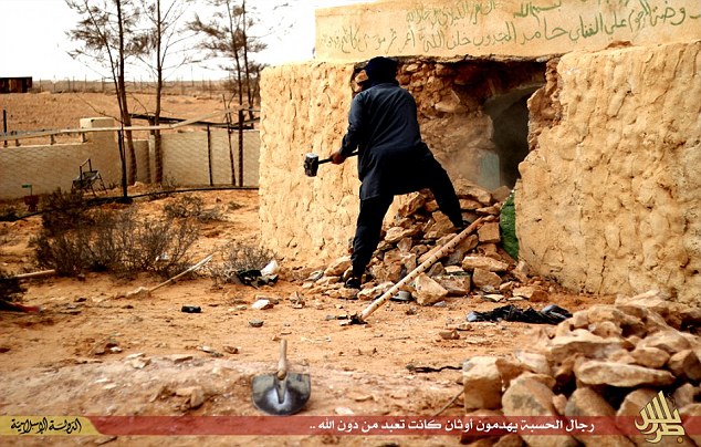 Λιβύη: Ανενόχλητοι συνεχίζουν τις καταστροφές ιστορικών μνημείων οι τζιχαντιστές (photos) - Media