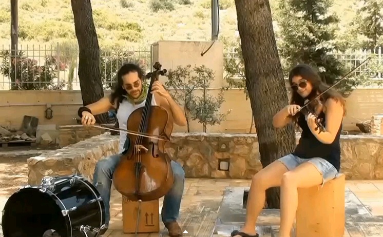 «Τα καγκέλια» σε απίστευτη εκτέλεση με βιολί και τσέλο (Video) - Media
