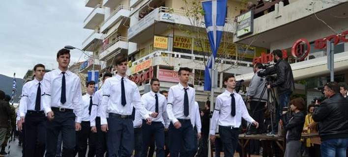 Καλαμάτα- παρέλαση: Μαύρα περιβραχιόνια στη μνήμη του Βαγγέλη Γιακουμάκη(Photos+Video) - Media