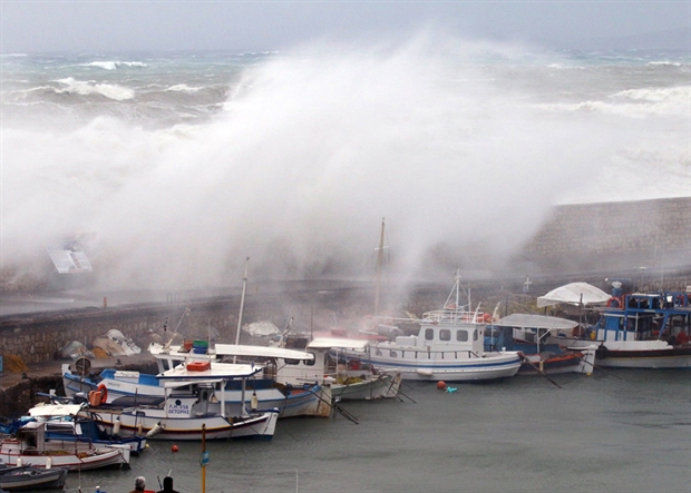 To meteo.gr προειδοποιεί: Σφοδρή κακοκαιρία με ισχυρές βροχές και θυελλώδεις ανέμους - Media