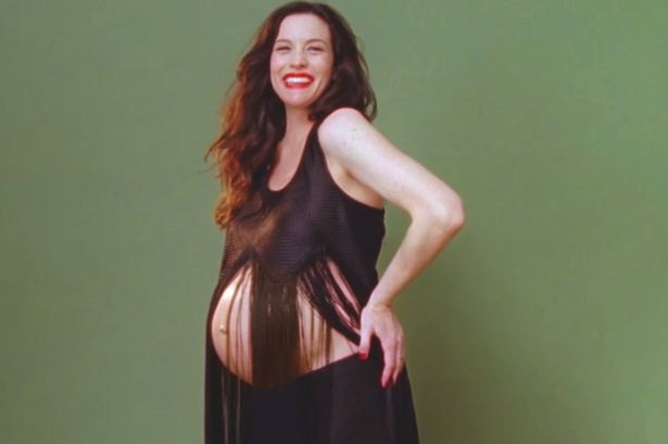 H Λιβ Τάιλερ διαφημίζει ρούχα λίγο πριν γεννήσει (Video)  - Media