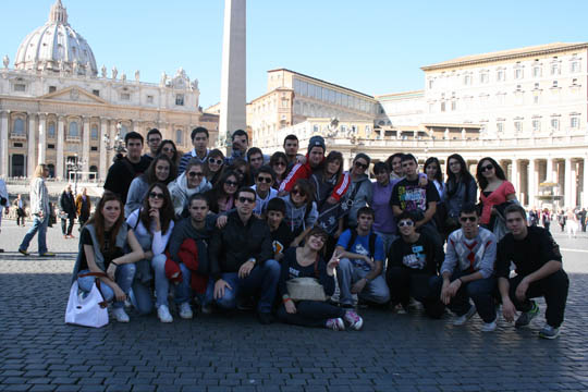 Ιταλία: Πολύ σοβαρή η κατάσταση της υγείας της  μαθήτριας που έπεσε από το δεύτερο όροφο ξενοδοχείου - Media