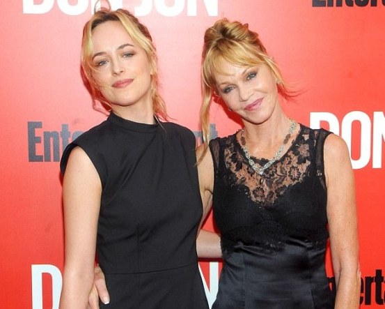 Δείτε ποιες διάσημες μαμάδες μοιάζουν σαν φιλενάδες με τις … κόρες τους (Photos) - Media