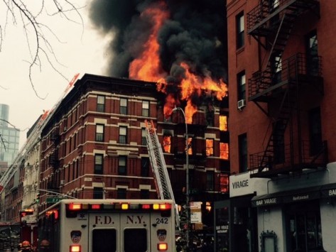 Κατάρρευση δύο κτιρίων μετά από έκρηξη στη Νέα Υόρκη (Photos & Video) - Media
